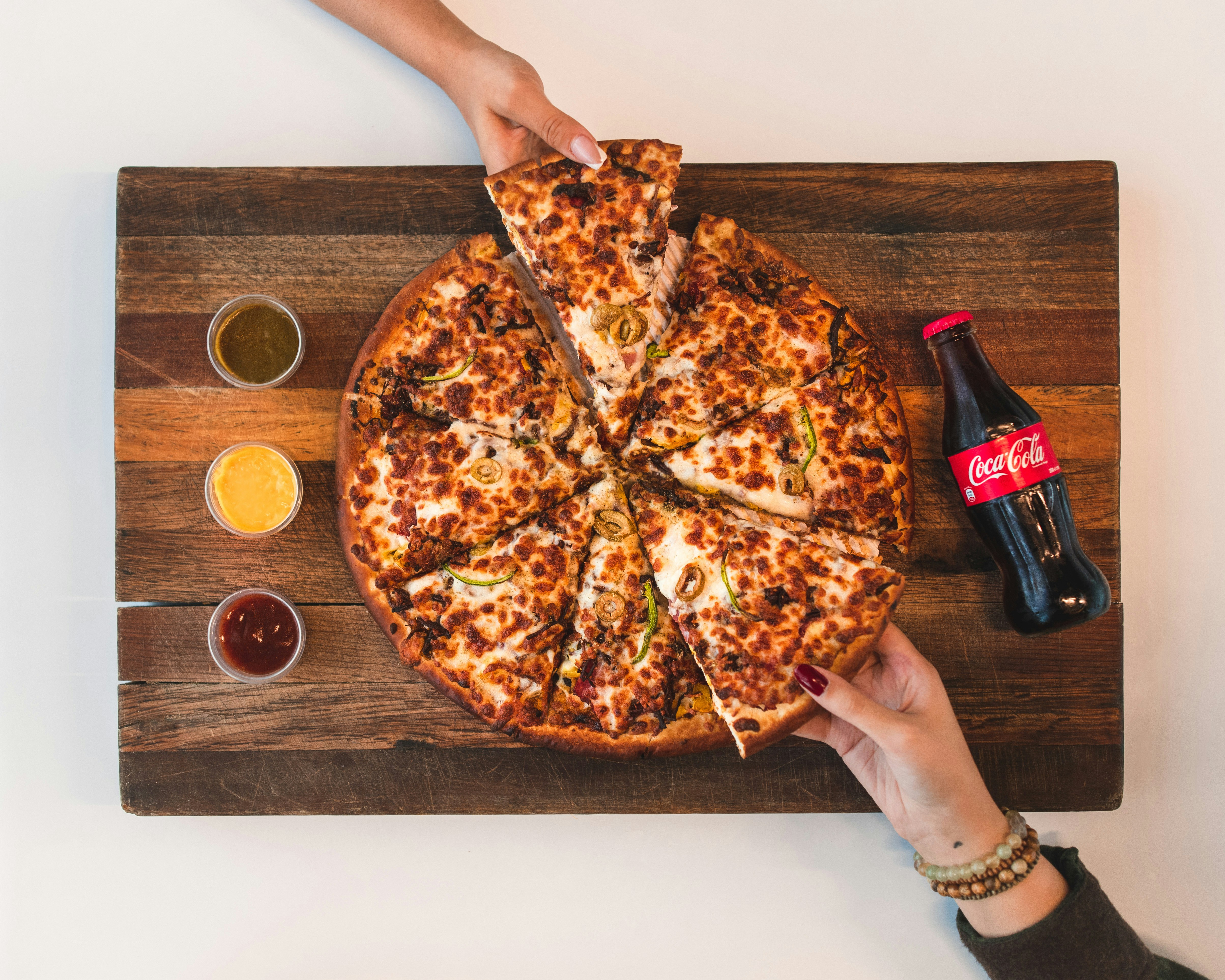 Pizza sendo preparada